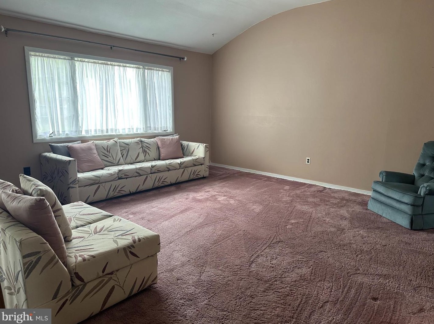 387 Regina Ave, Trenton, NJ 08619