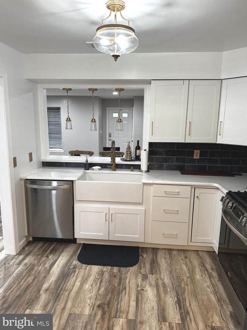 165 Wyndham Pl, Trenton NJ 08691-3133 exterior