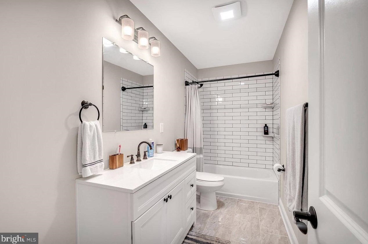 48 Misty Morn Ln, Trenton NJ 08638-1826 exterior