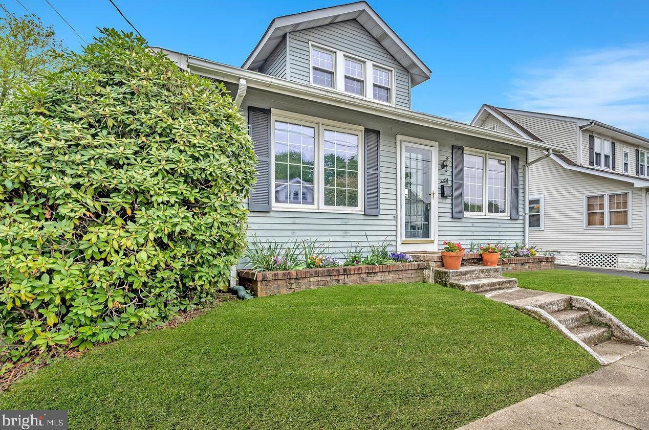 44 Colonial Ave, Trenton, NJ 08618-5516