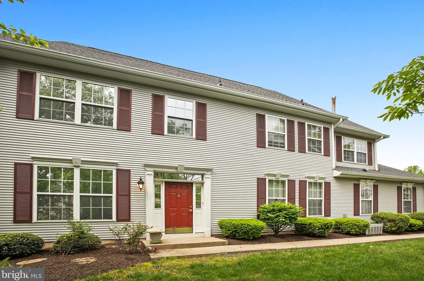 19 Windsor Pond Rd, W Windsor Township, NJ 08550