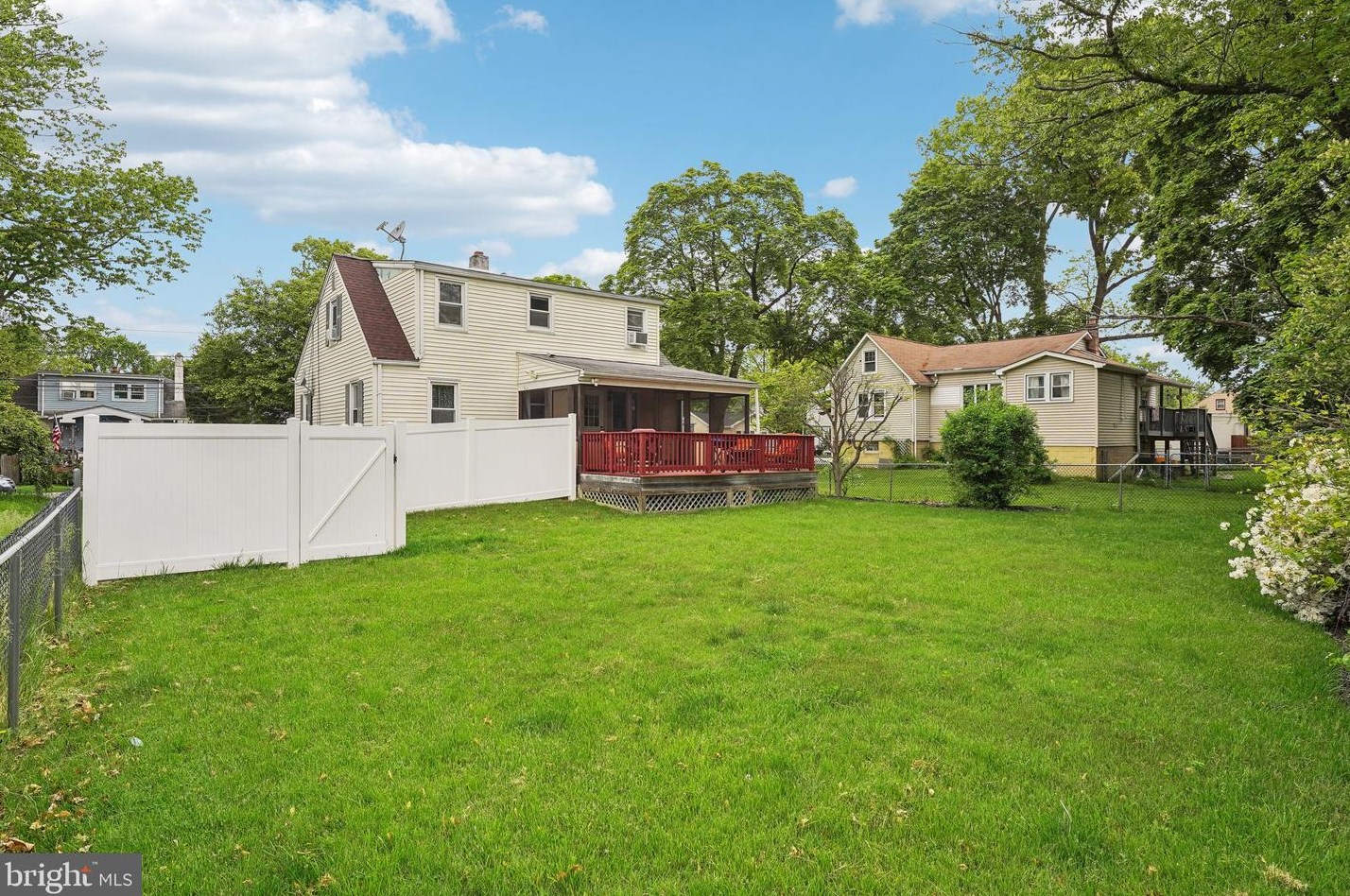9 Hawthorne Ave, Trenton NJ  08638-2823 exterior