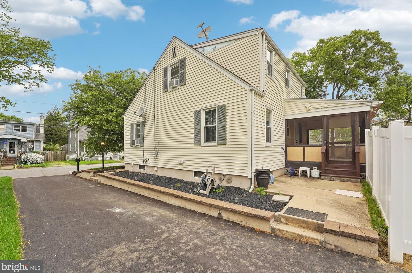 9 Hawthorne Ave, Trenton NJ  08638-2823 exterior