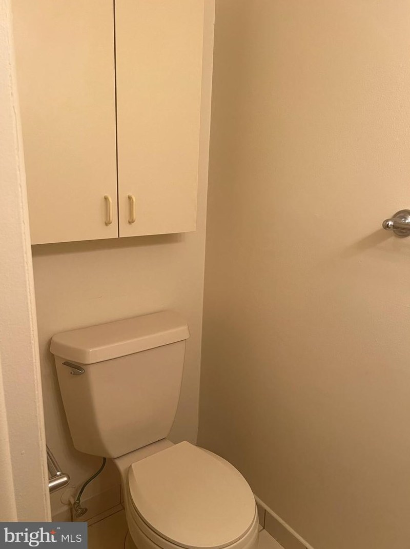 1 Avon Dr, East Windsor NJ 08520-5608 exterior