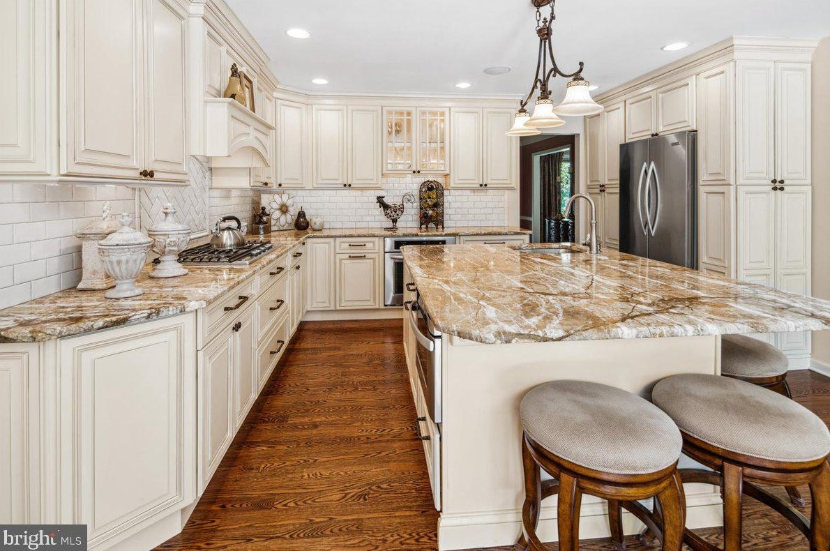 10 Huntington Dr, W Windsor Township, NJ 08550
