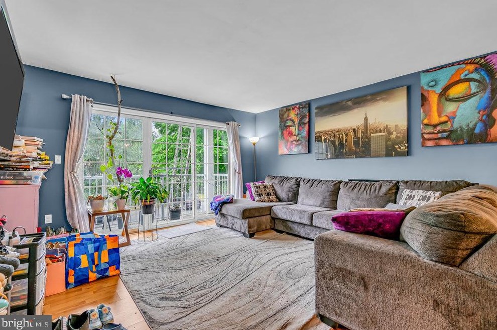 6 Lehavre Ct, Trenton NJ 08619-4719 exterior