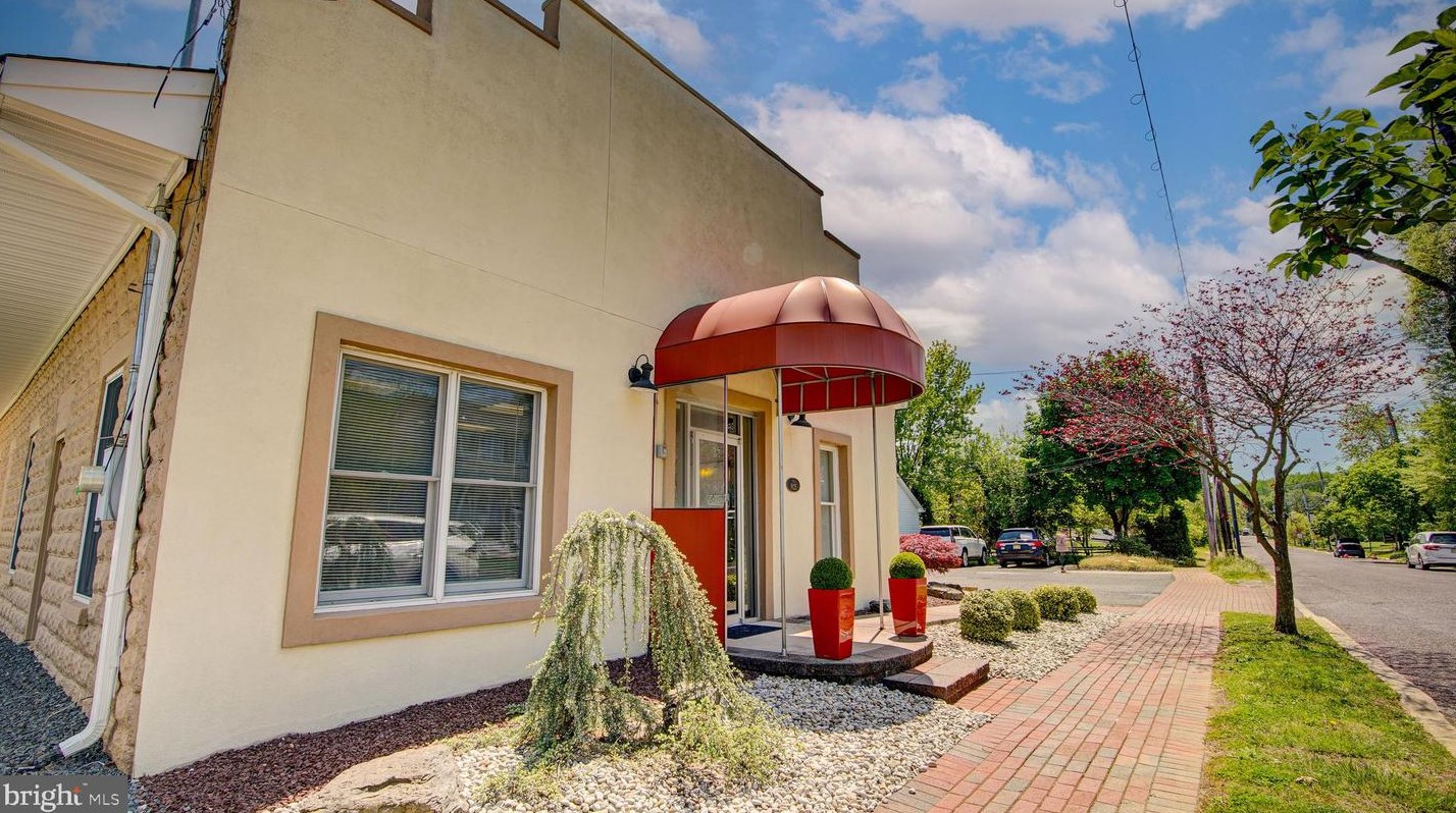 37 Main St, Windsor, NJ 08561-9800