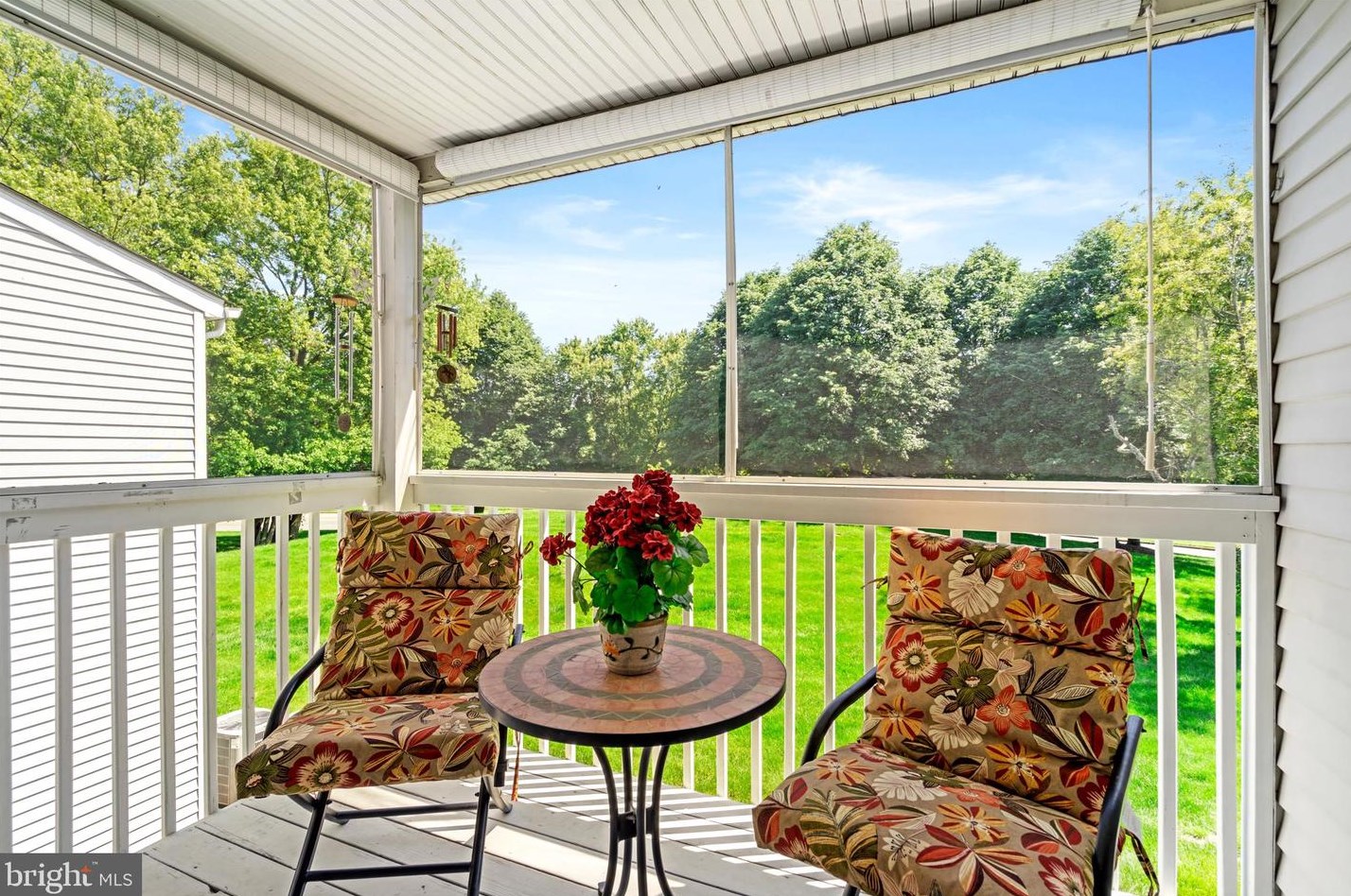 18 Pinewood Dr, Trenton NJ  08690-3346 exterior