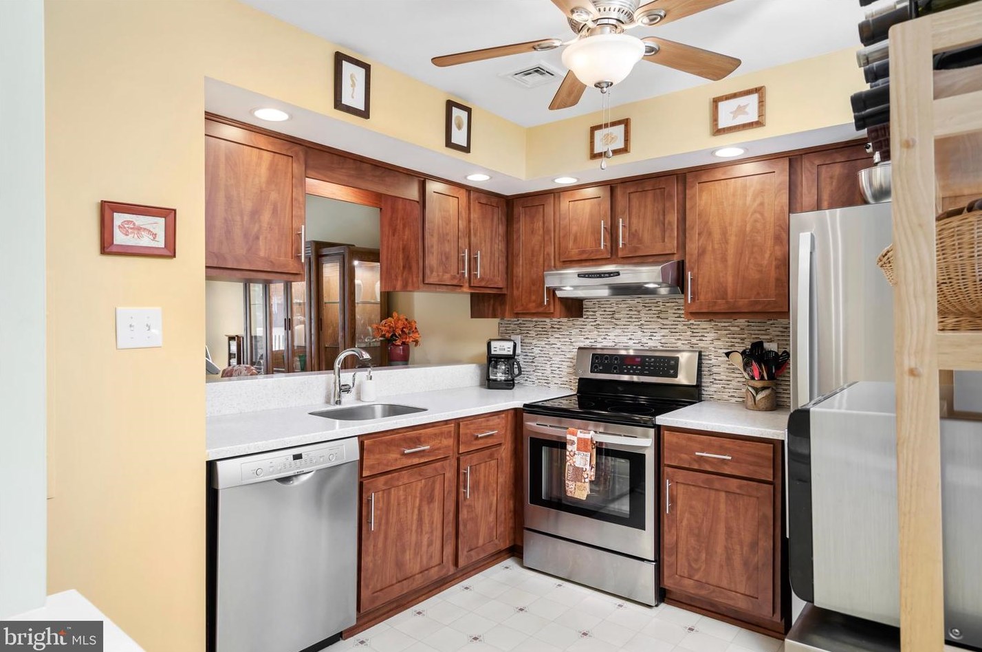 18 Pinewood Dr, Trenton NJ  08690-3346 exterior