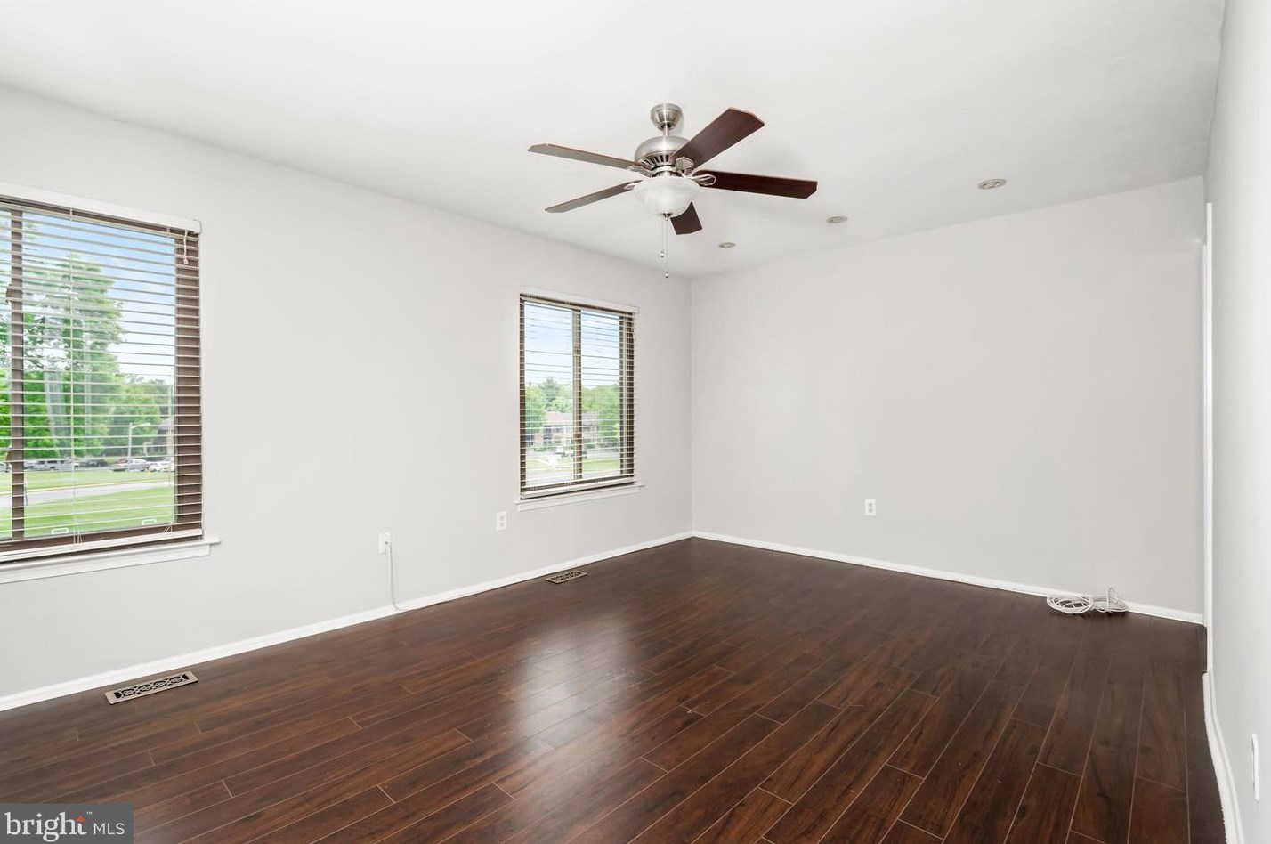 44 Topaz Ln, Trenton NJ 08690-3614 exterior