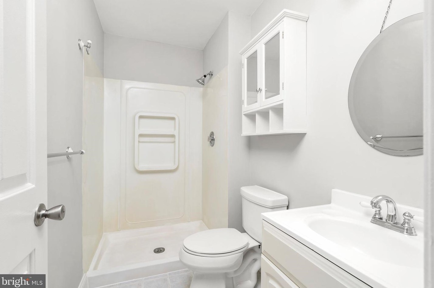 44 Topaz Ln, Trenton NJ 08690-3614 exterior