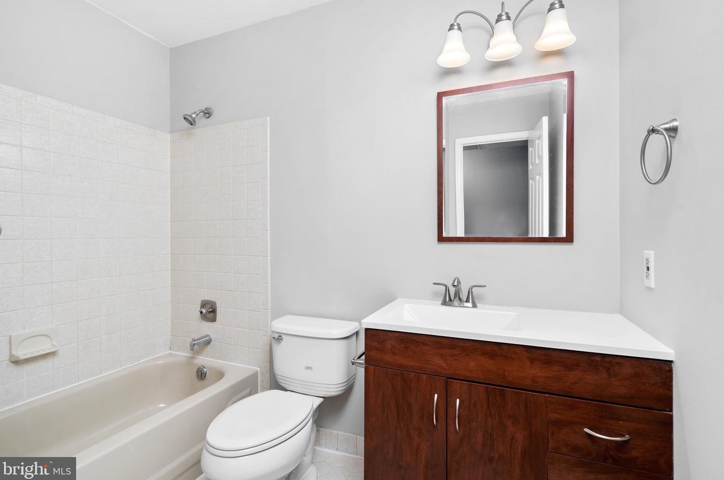 44 Topaz Ln, Trenton NJ 08690-3614 exterior