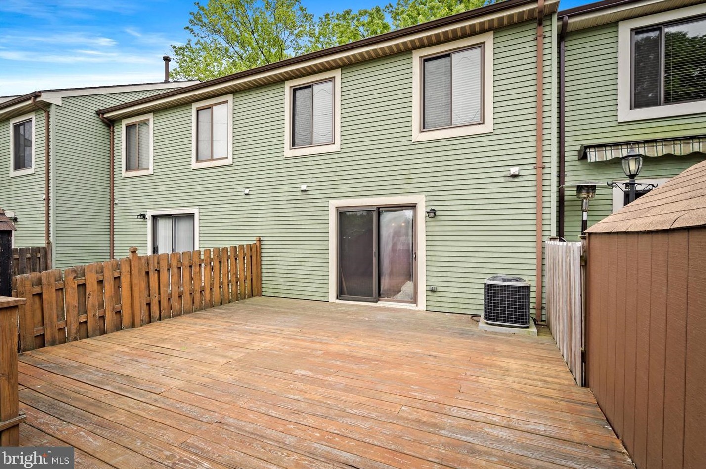 44 Topaz Ln, Trenton NJ 08690-3614 exterior