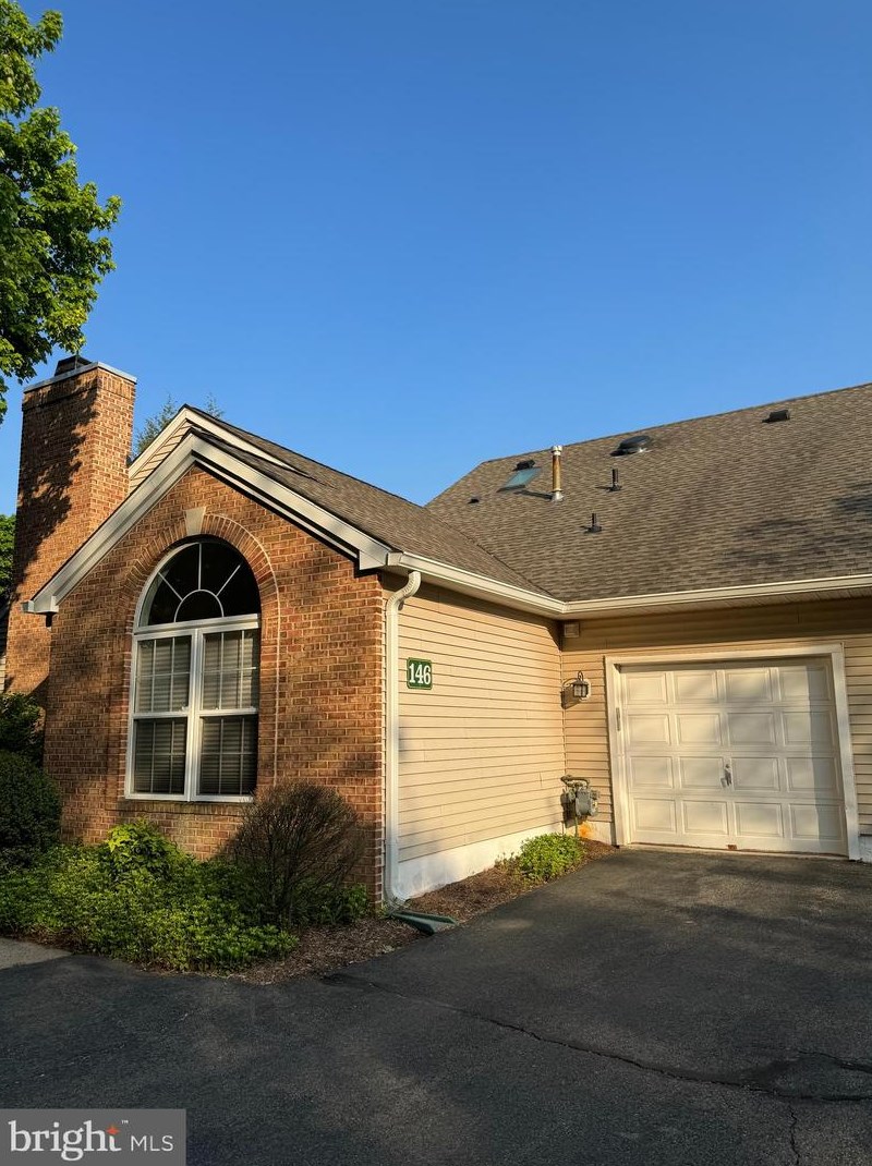 146 Woolsey Ct, Pennington, NJ 08534