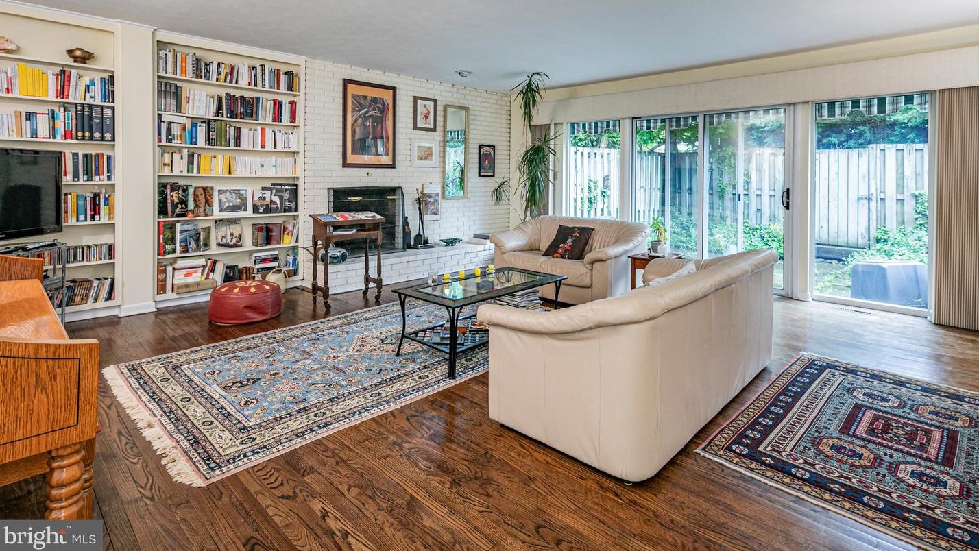 6 Mershon Dr, Princeton NJ 08540-3928 exterior