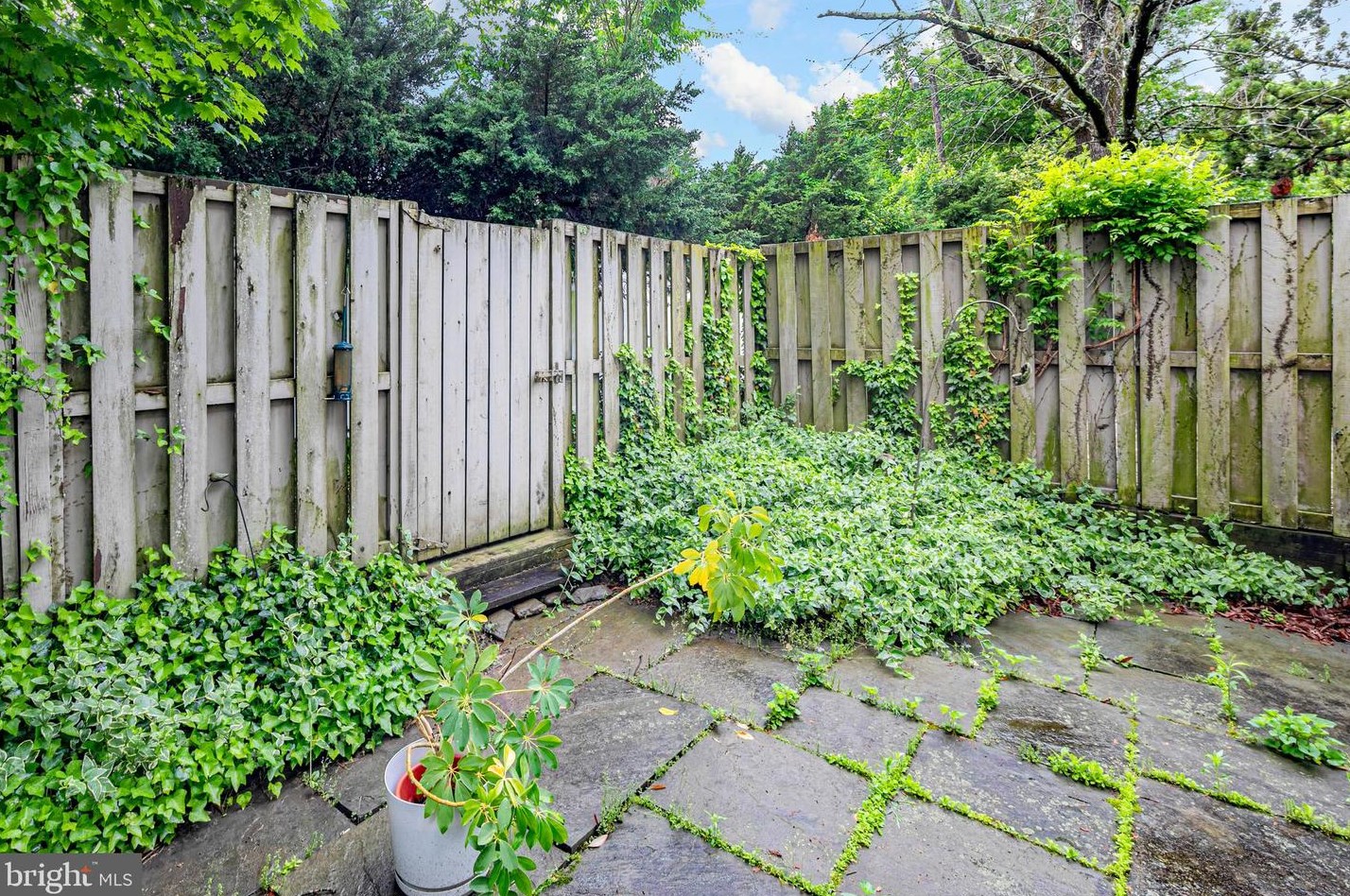 6 Mershon Dr, Princeton NJ 08540-3928 exterior