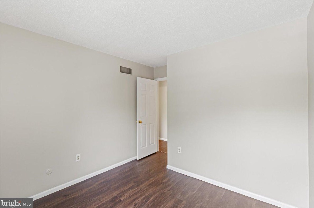 I-1 Shirley Ln, Trenton NJ 08648 exterior