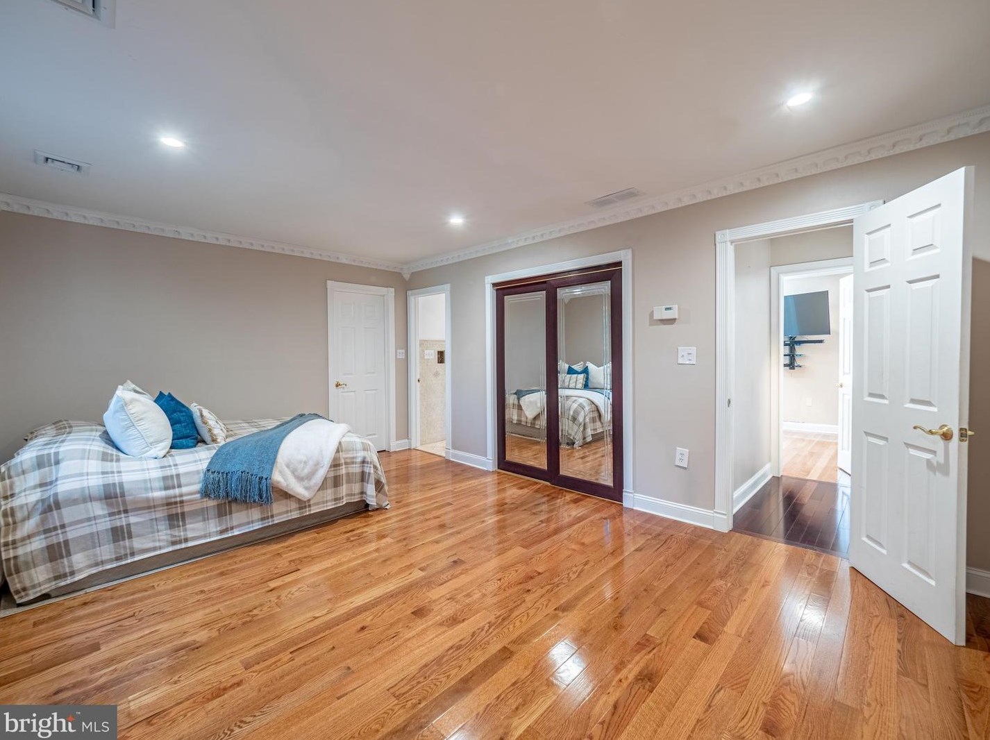 38 Floral Ave, Trenton NJ 08619-1810 exterior