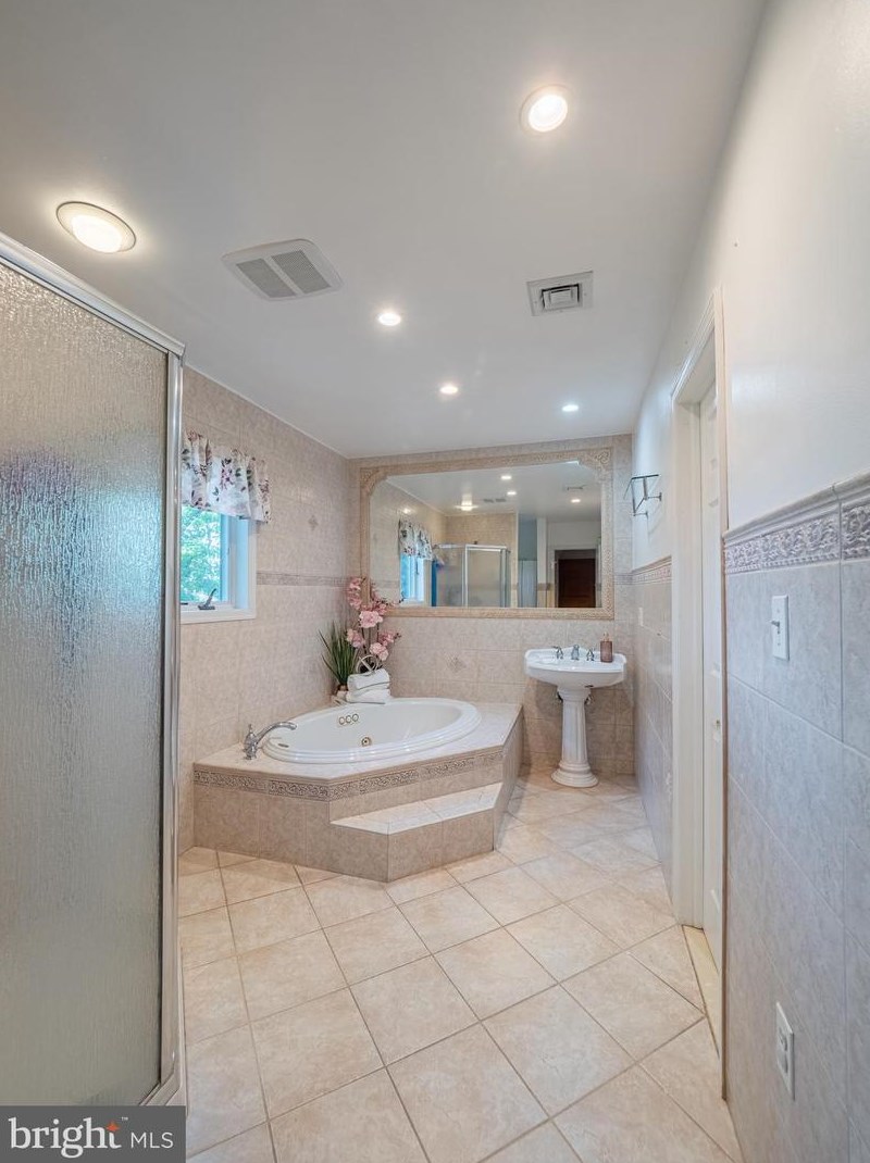 38 Floral Ave, Trenton NJ 08619-1810 exterior