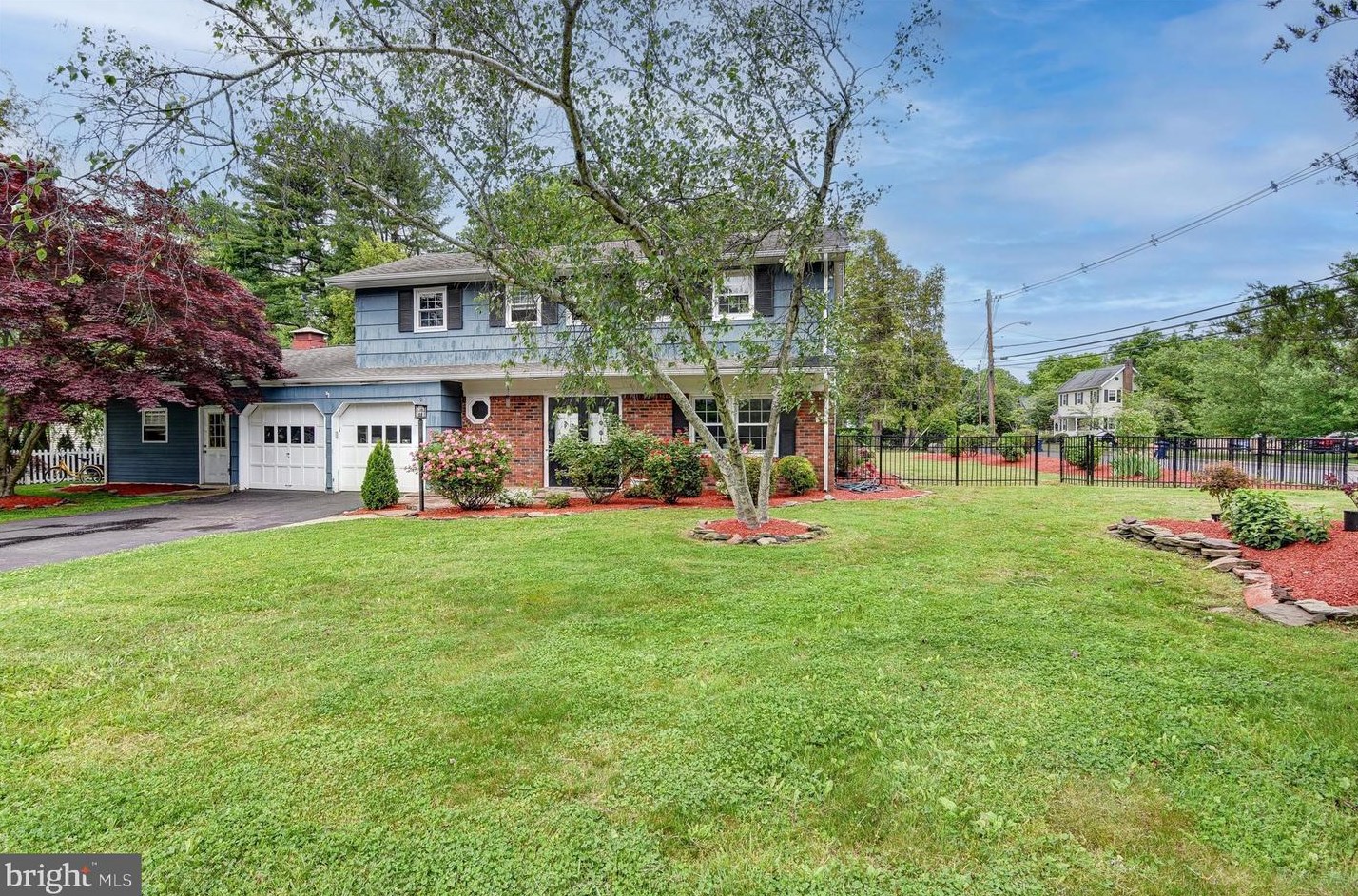 2 Leshin Ln, East Windsor, NJ 08520-4002