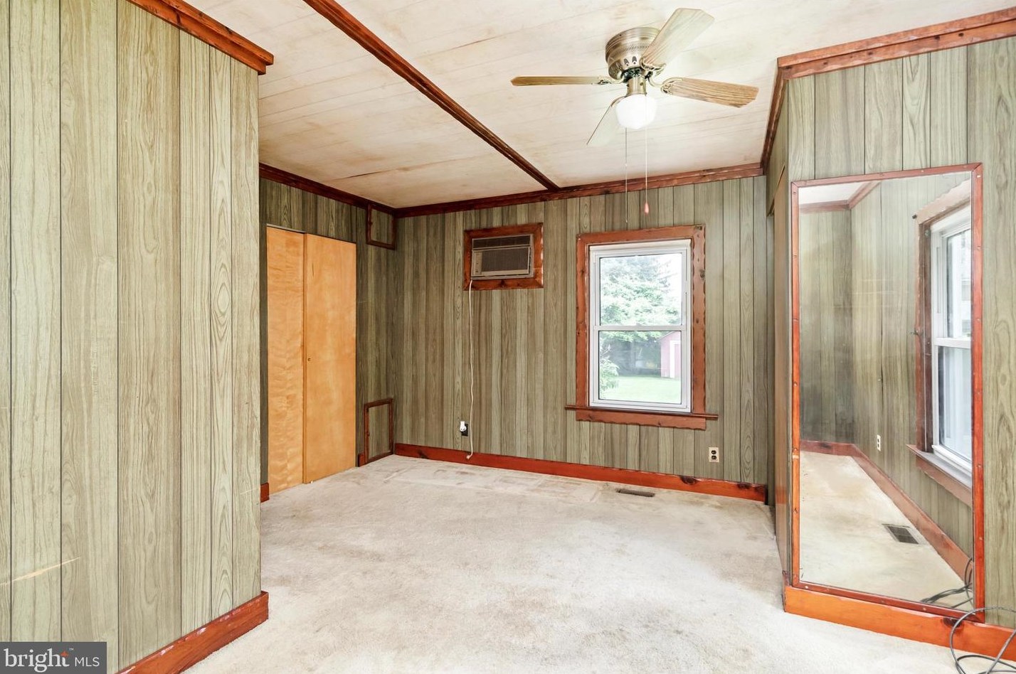 233 Tettemer Ave, Trenton NJ 08610-1521 exterior