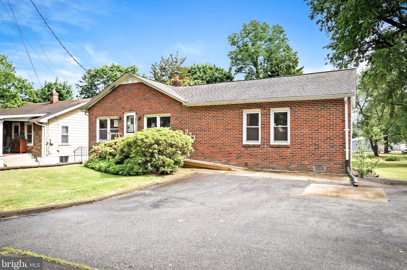 233 Tettemer Ave, Trenton, NJ 08610-1521