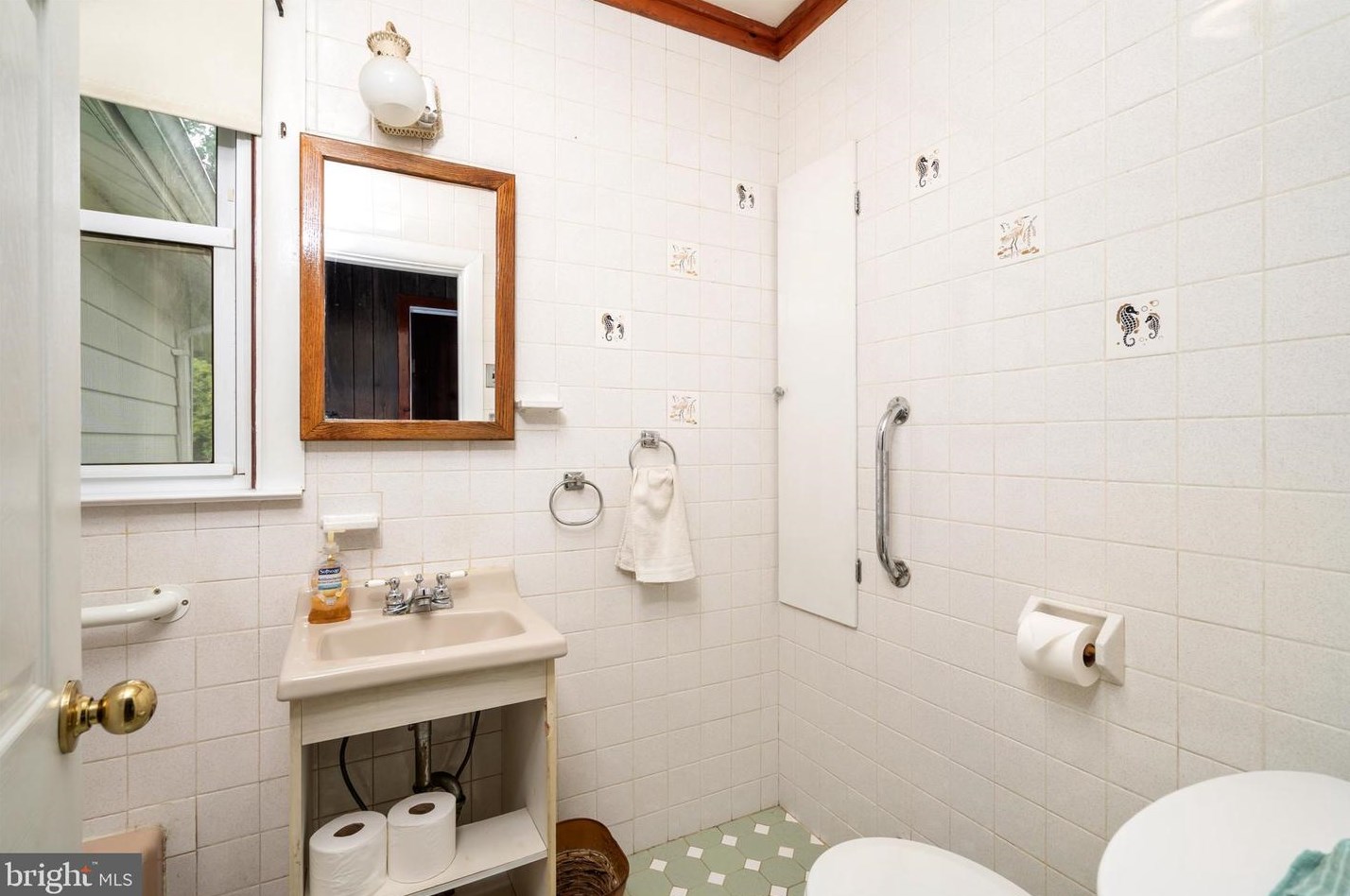 233 Tettemer Ave, Trenton NJ 08610-1521 exterior