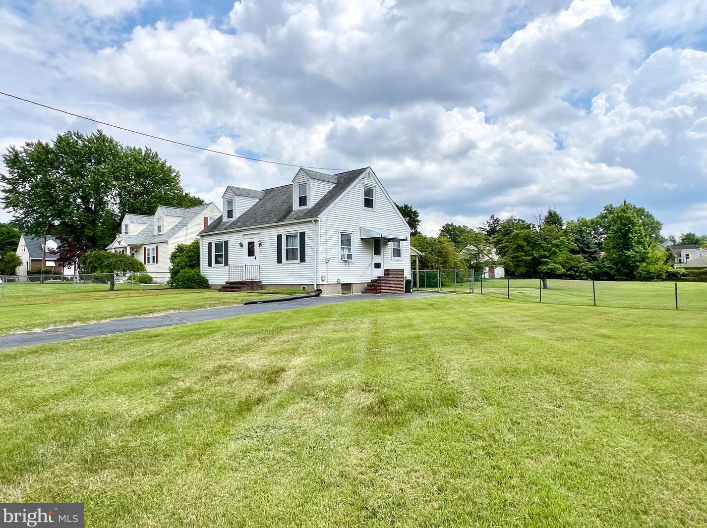 385 Miller Ave, Trenton, NJ 08610-4816
