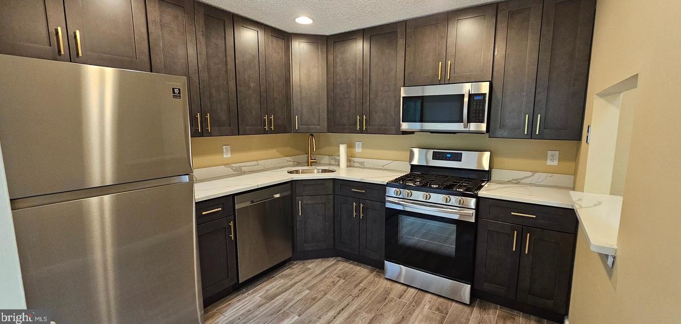 47 Aspen Ct, Trenton NJ  08619-4604 exterior