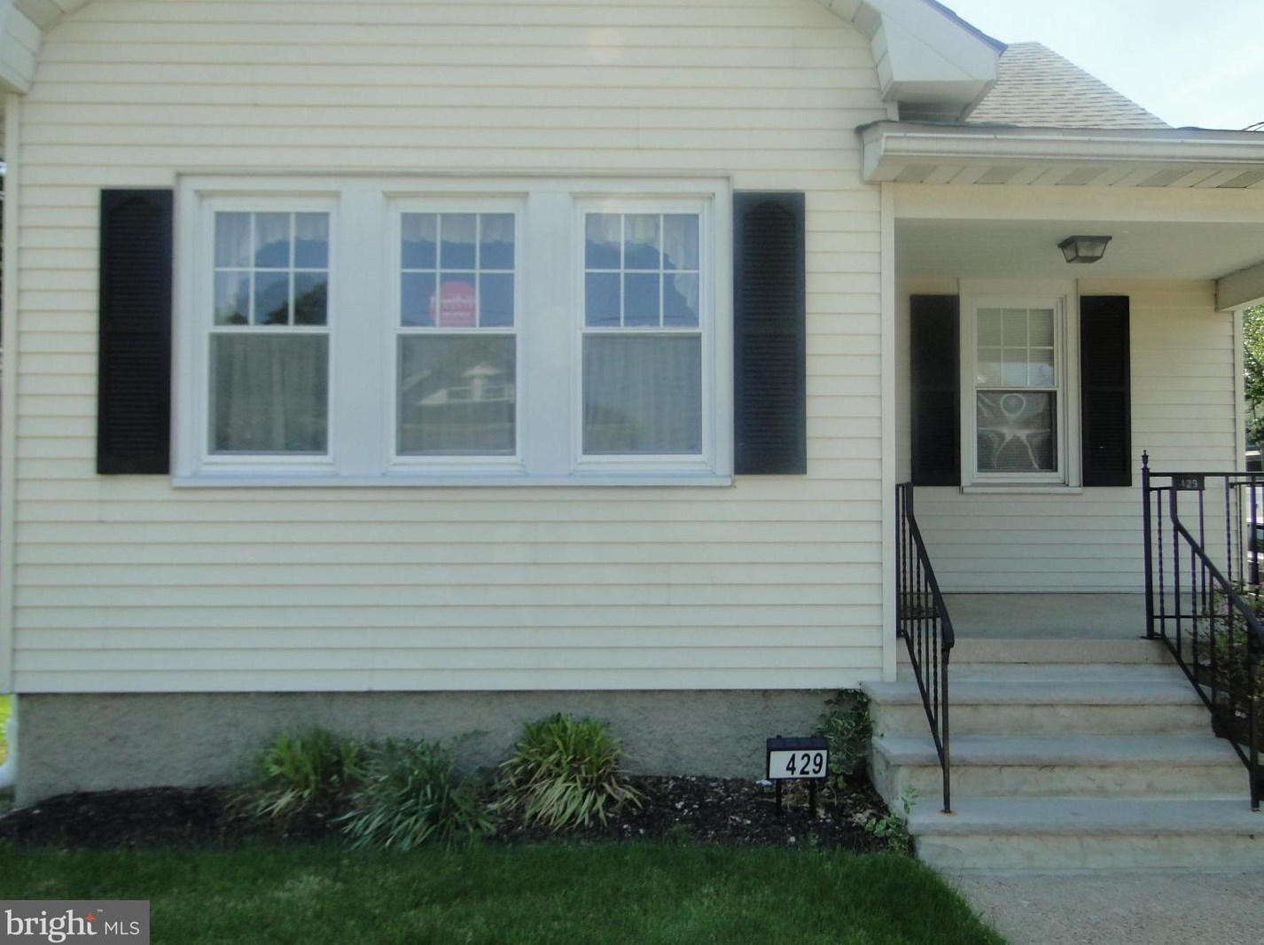 429 Hutchinson St, Trenton, NJ 08610-5855