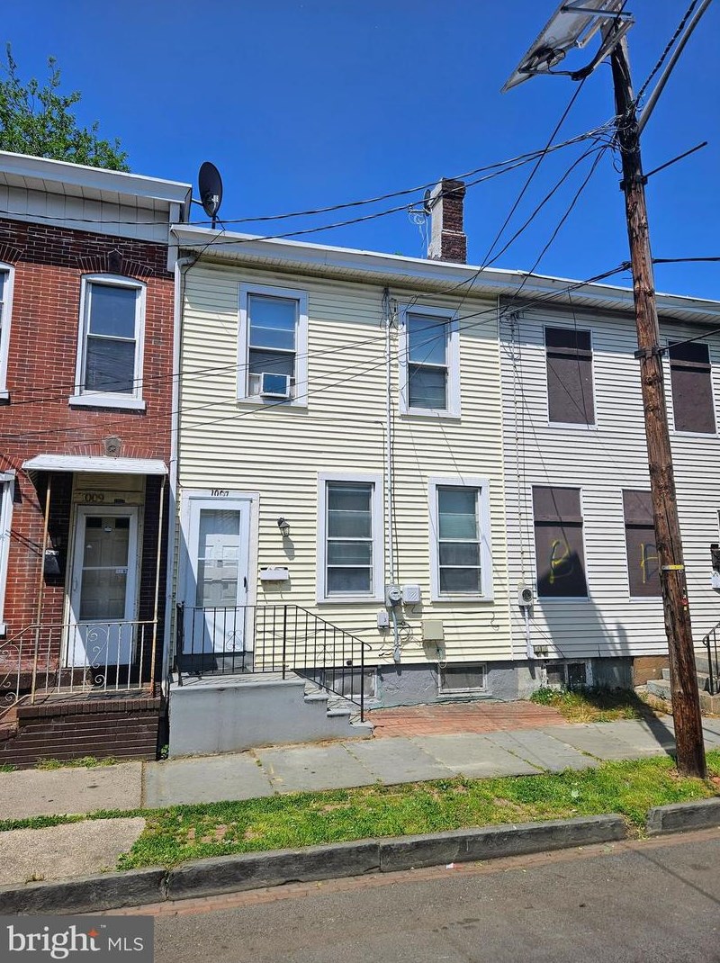 1007 Chestnut Ave, Trenton, NJ 08611-1327