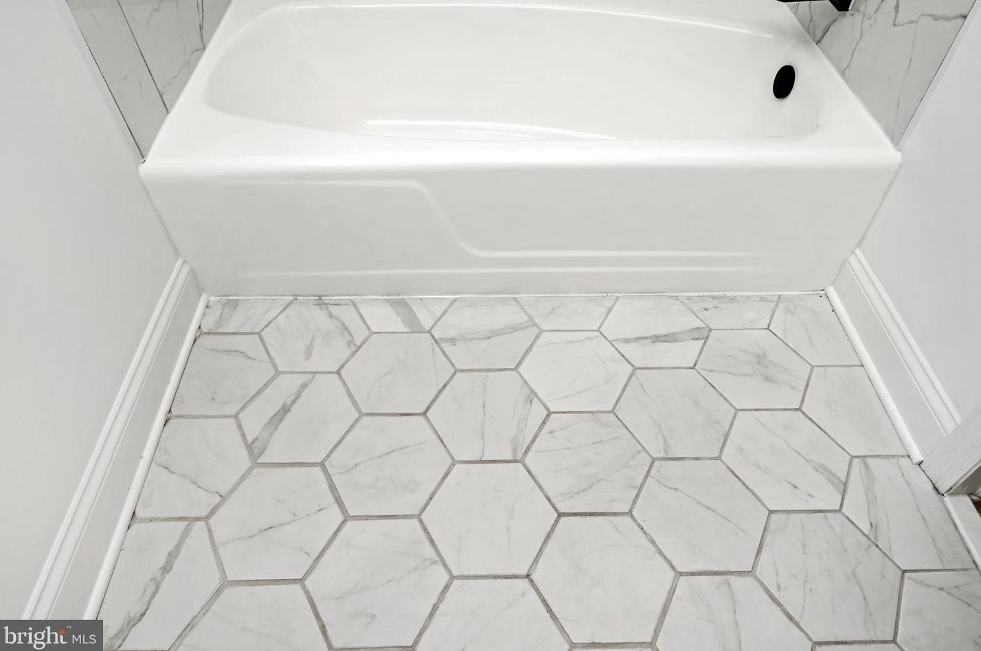 351 Merrick Rd, Trenton NJ  08691-3911 exterior