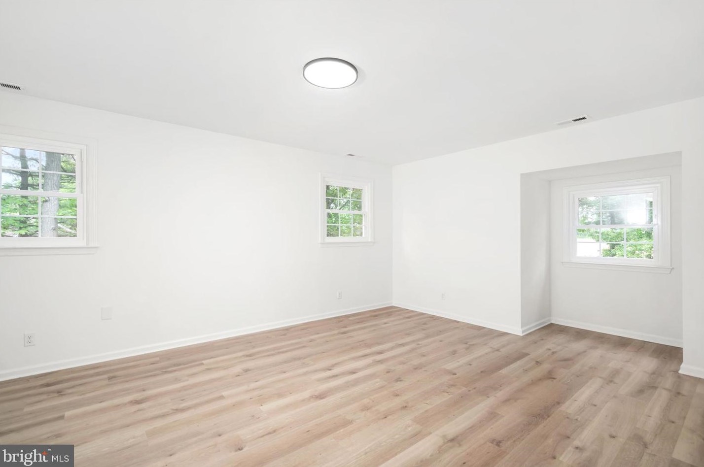 351 Merrick Rd, Trenton NJ  08691-3911 exterior