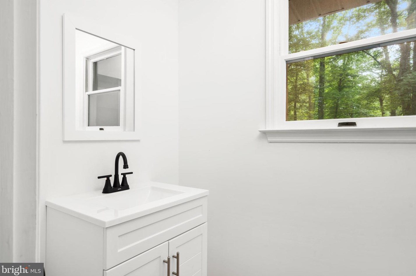 351 Merrick Rd, Trenton NJ  08691-3911 exterior