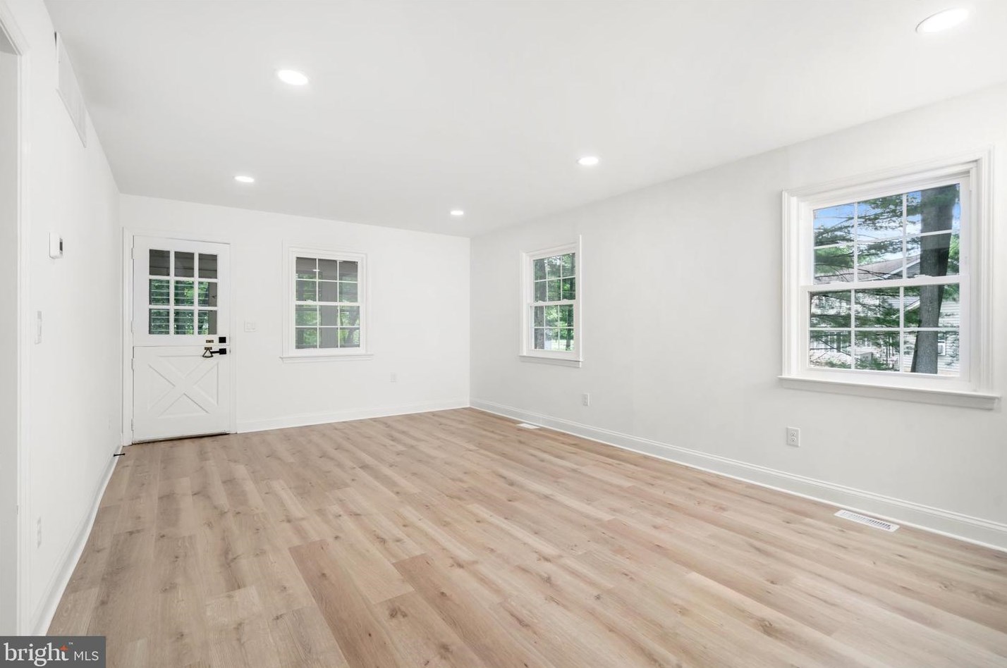 351 Merrick Rd, Trenton NJ  08691-3911 exterior