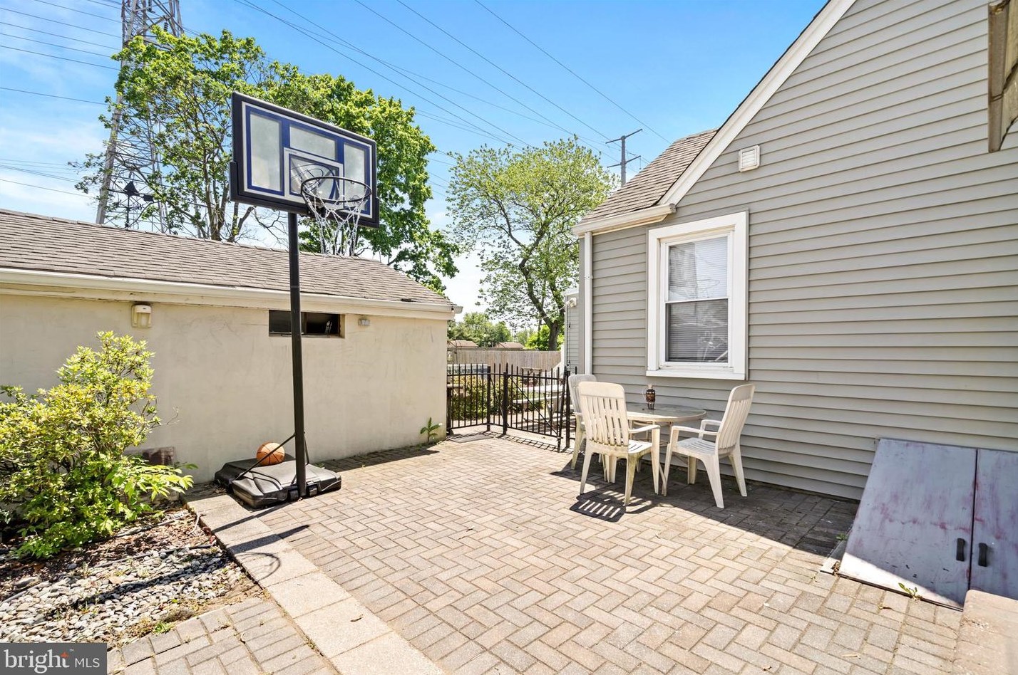 262 Edward Ave, Trenton NJ 08610-3906 exterior