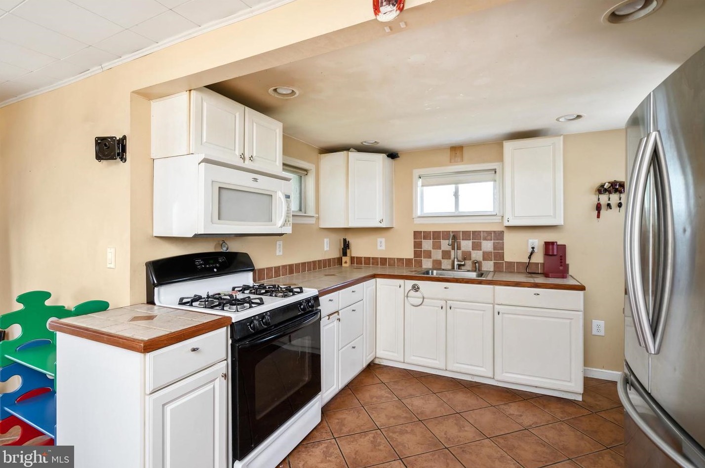 262 Edward Ave, Trenton NJ 08610-3906 exterior