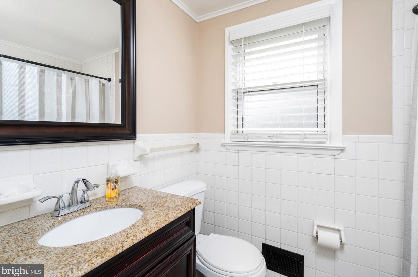 12 Grace Dr, Trenton NJ 08610-1723 exterior