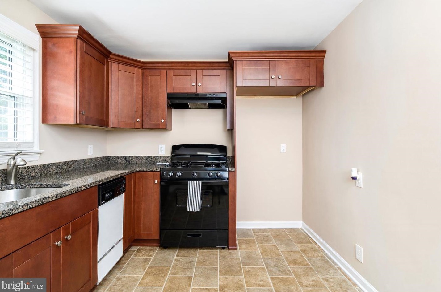 12 Grace Dr, Trenton NJ 08610-1723 exterior