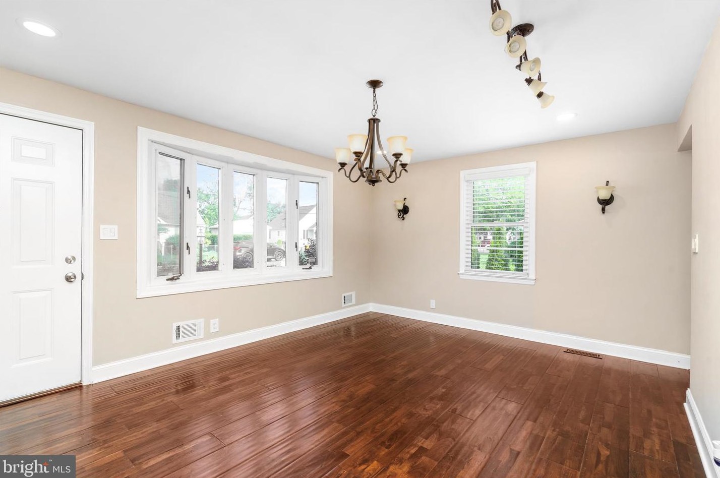 12 Grace Dr, Trenton NJ 08610-1723 exterior