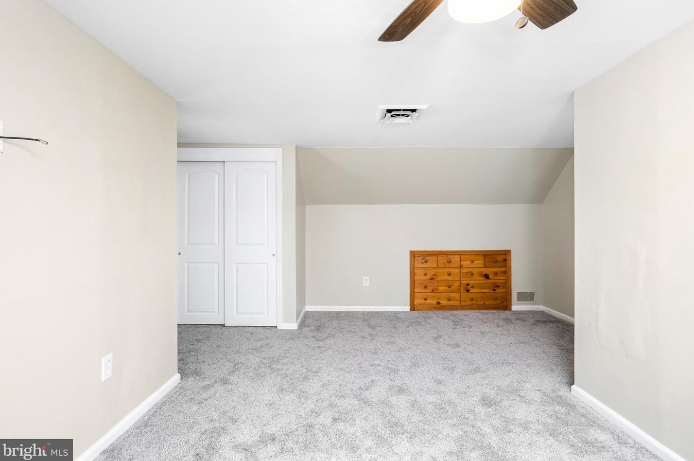 12 Grace Dr, Trenton NJ 08610-1723 exterior