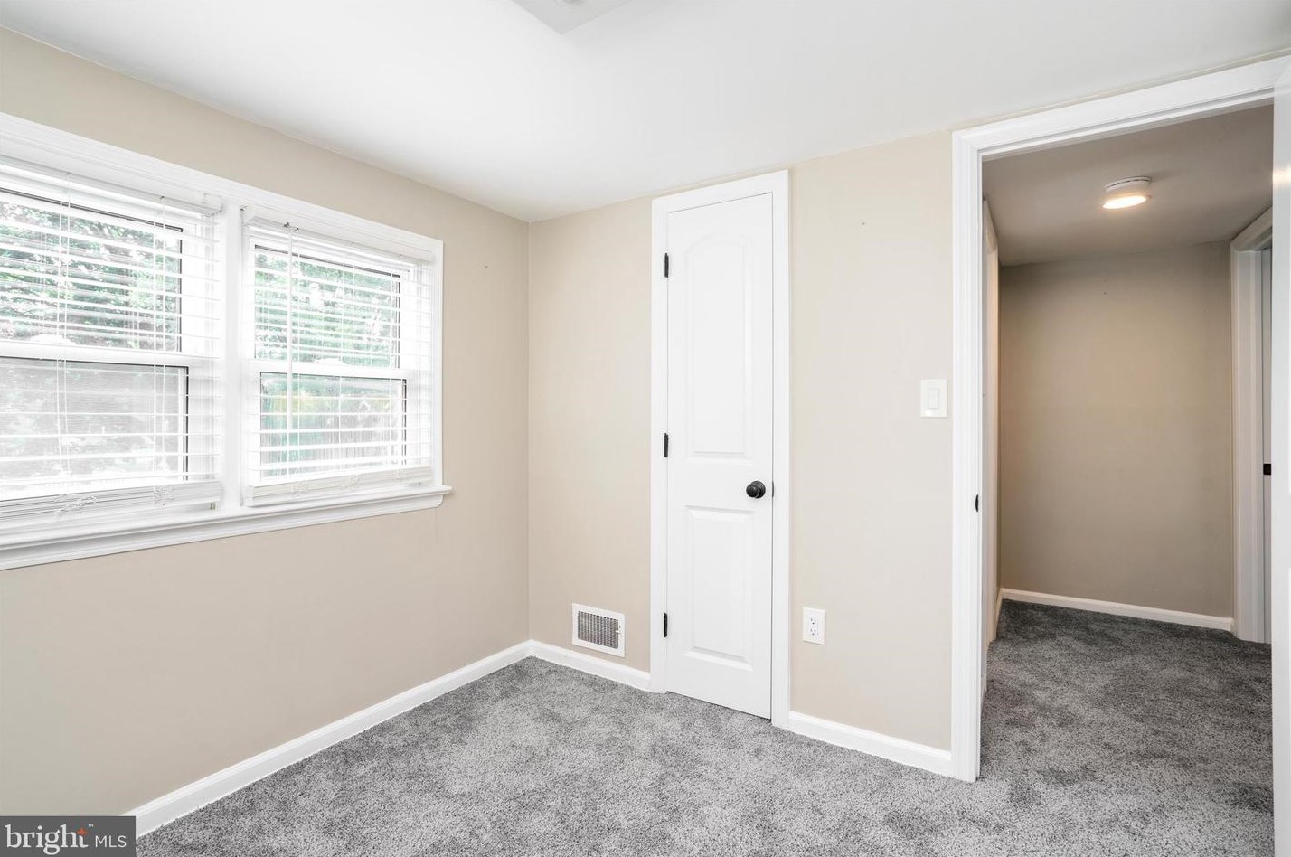 12 Grace Dr, Trenton NJ 08610-1723 exterior