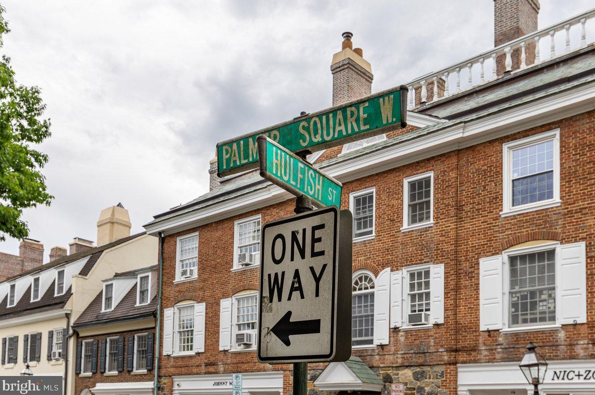 71 Palmer Sq, Princeton NJ 08542-3734 exterior