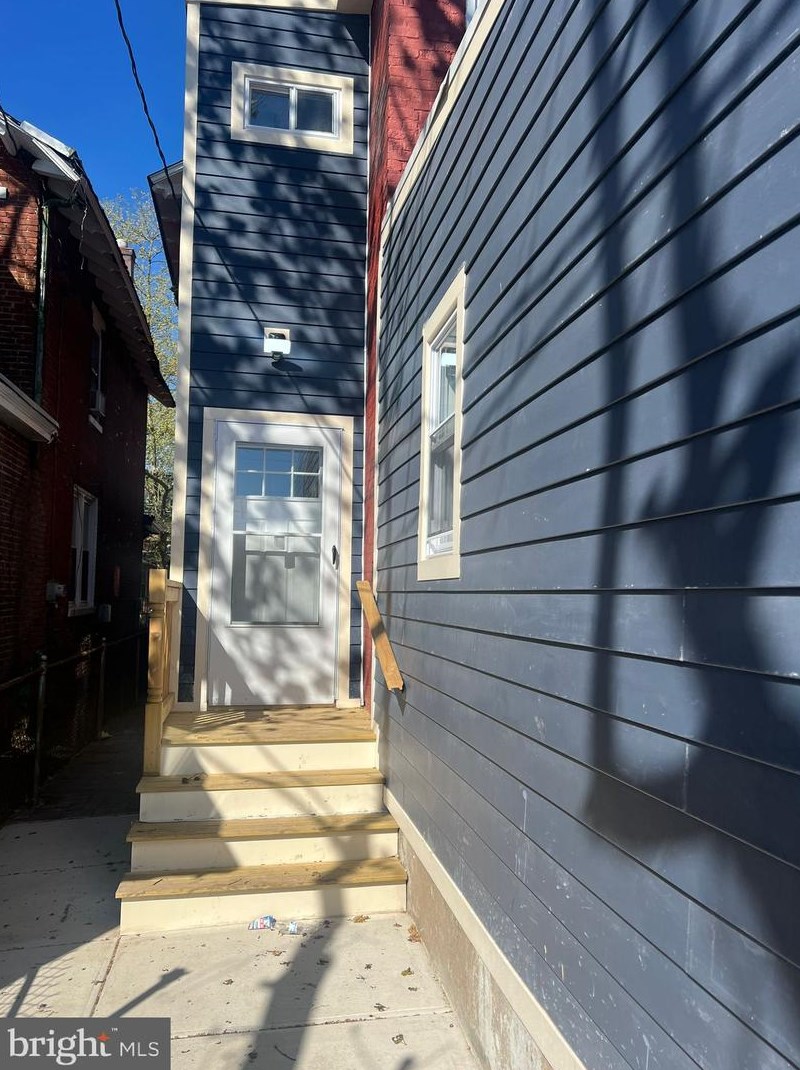 54 Carroll St, Trenton, NJ 08609-1036