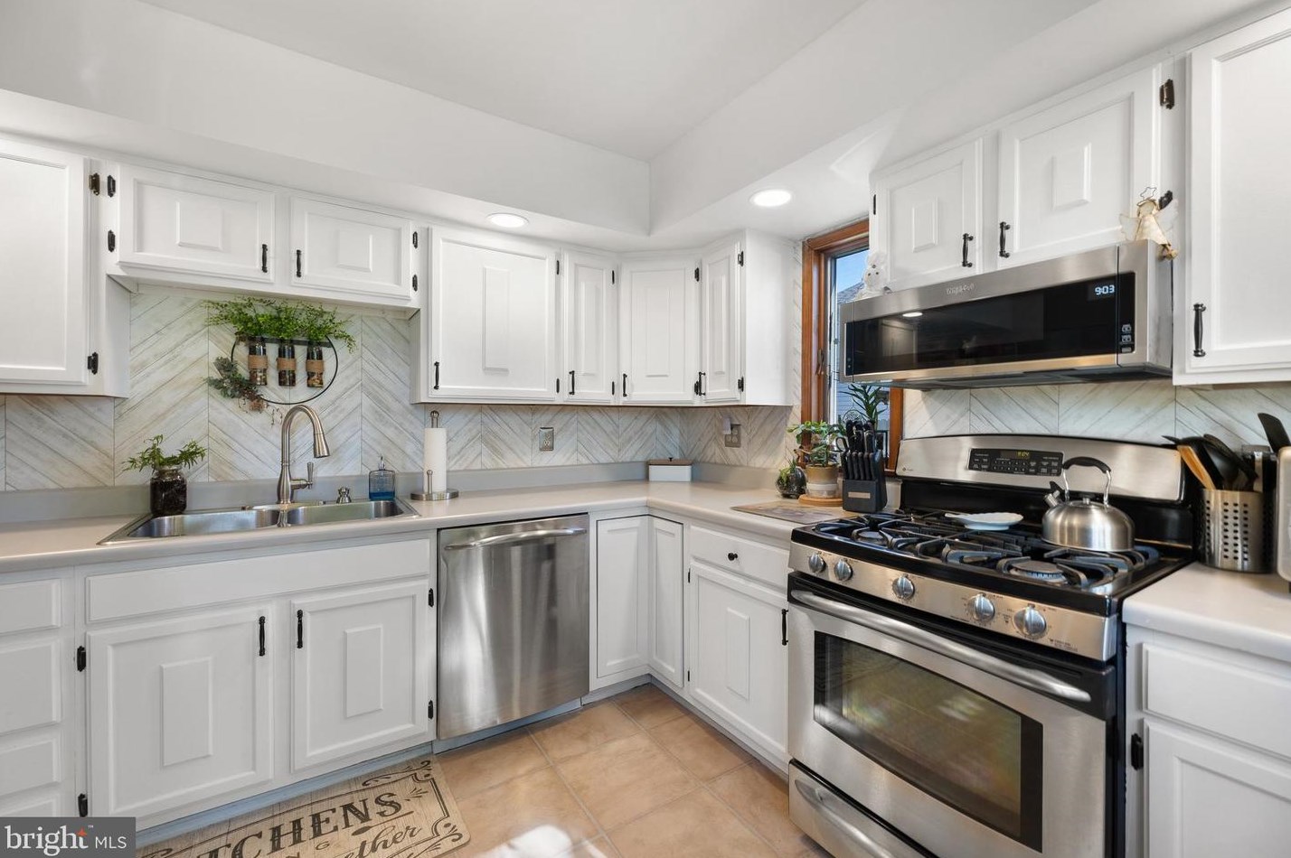 76 Sunnybrae Blvd, Trenton NJ 08620-1559 exterior