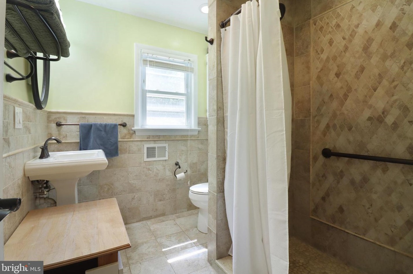 469 Fenwood Ave, Trenton NJ  08619-2573 exterior