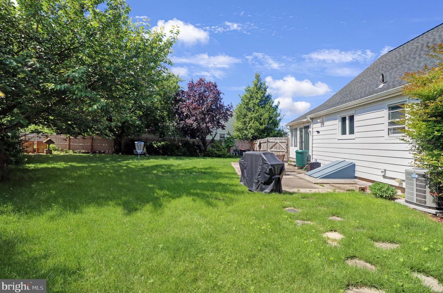 469 Fenwood Ave, Trenton NJ  08619-2573 exterior