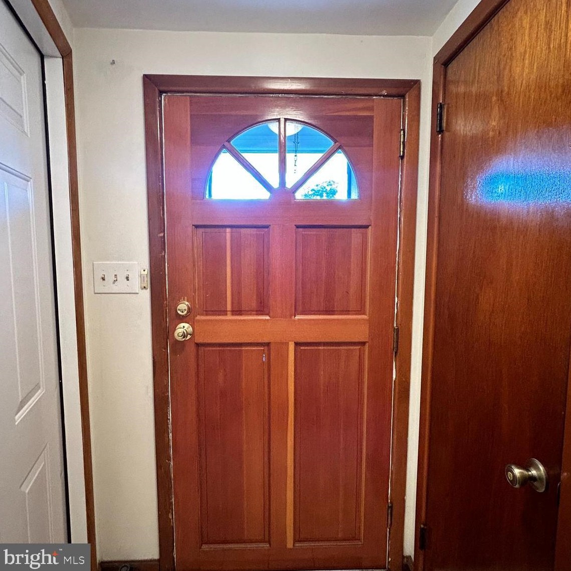 404 Buttonwood St, Trenton NJ  08619-3511 exterior