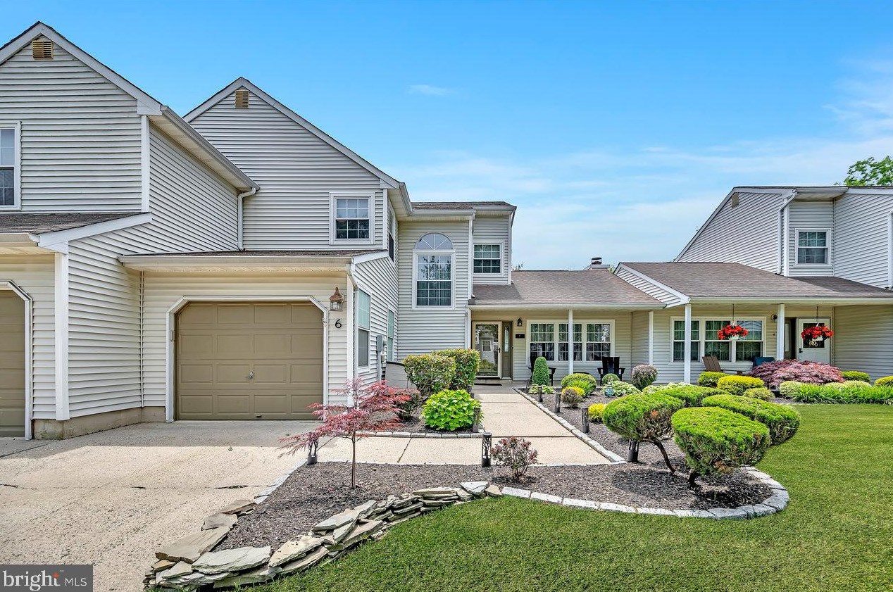 6 Evergreen Dr, East Windsor, NJ 08520-2316