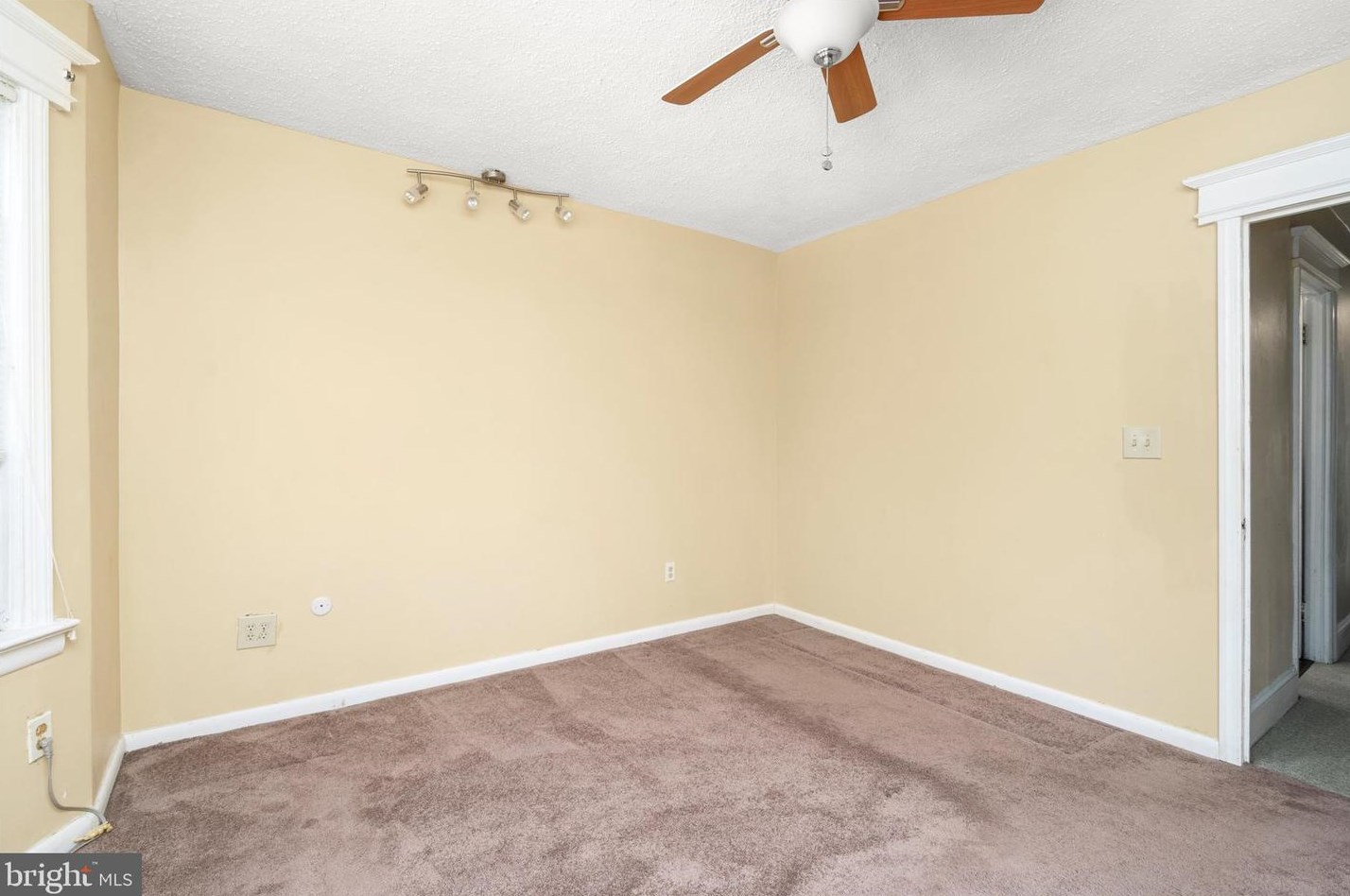 406 Beechwood Ave, Trenton NJ  08618-2524 exterior